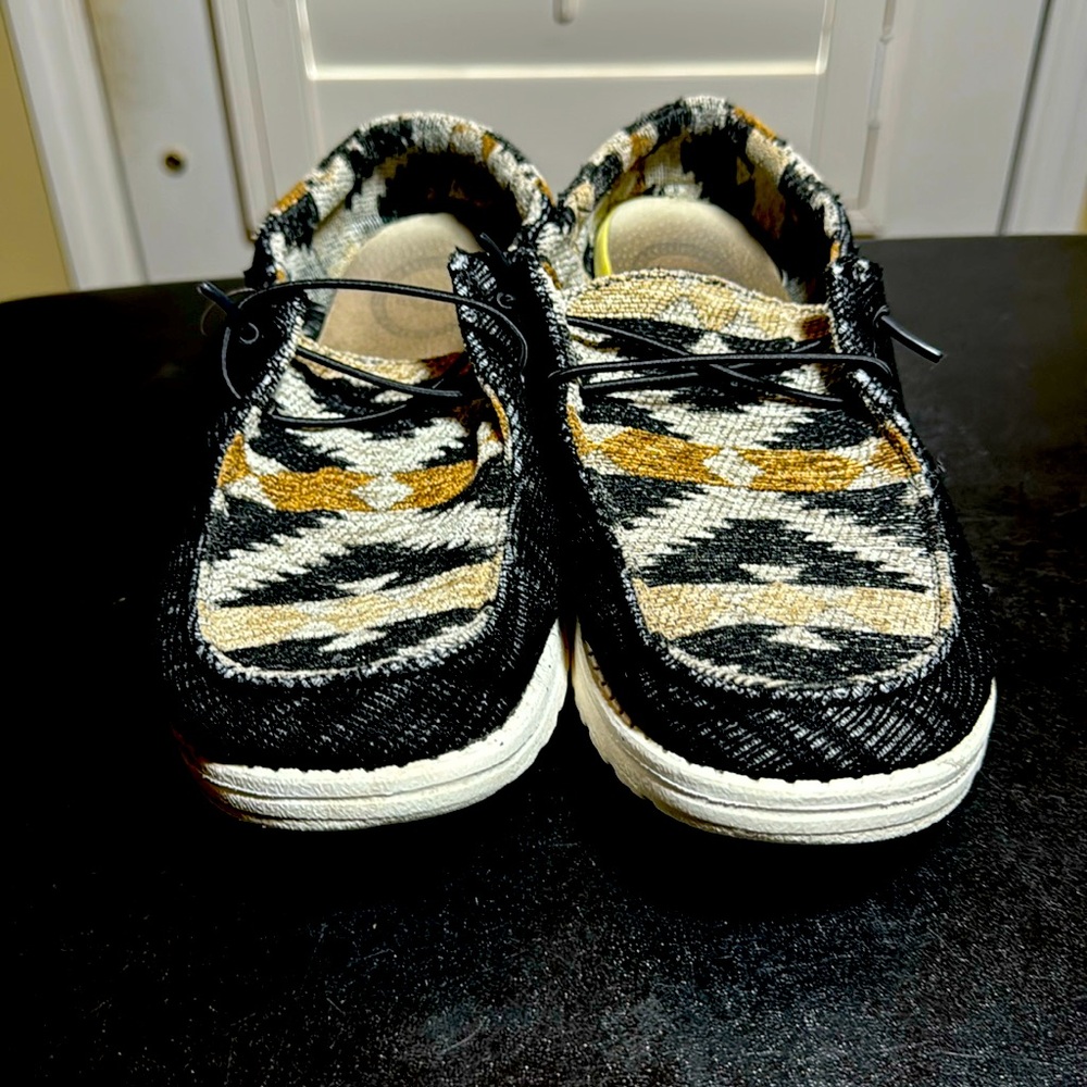 HEY Dude Wendy aztec size 9 slipon loafer sneakers